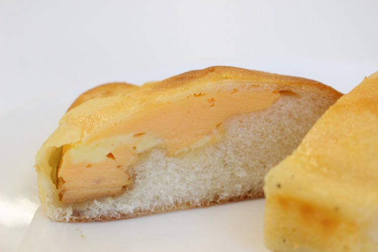 中身のプリンは深谷にある田中農場の卵を使用。コクがあって贅沢な味わいだ。