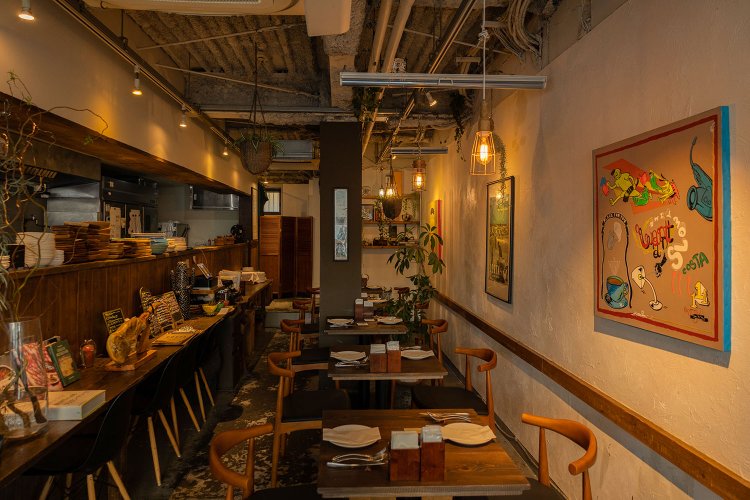 店内は2022年にリニューアル。