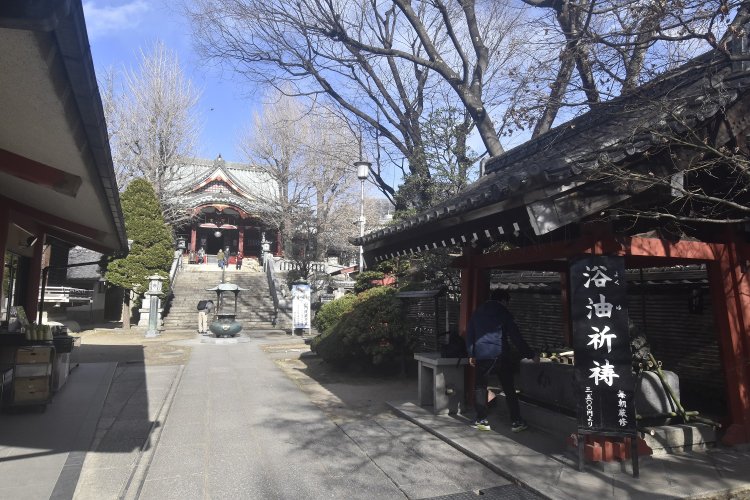 大川（隅田川）を一望できる小高い丘陵にある待乳山聖天は、江戸の景勝地であった。