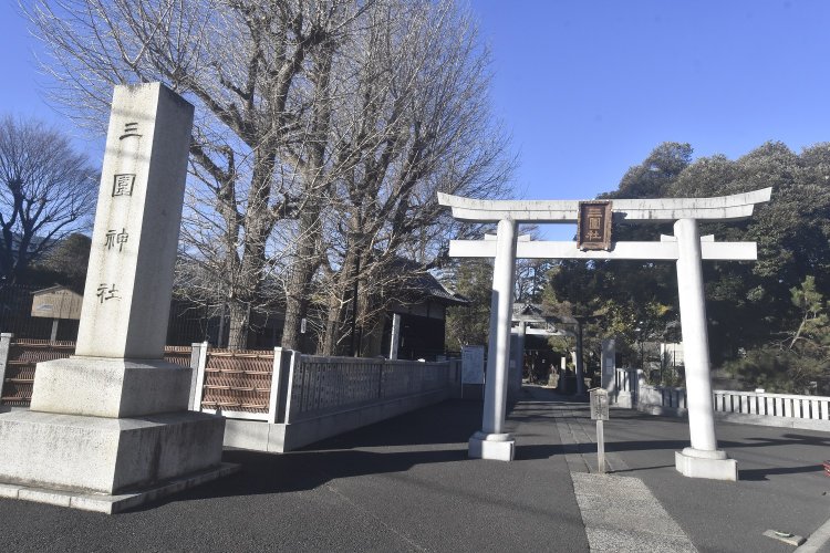 鬼平にも登場する三囲稲荷。