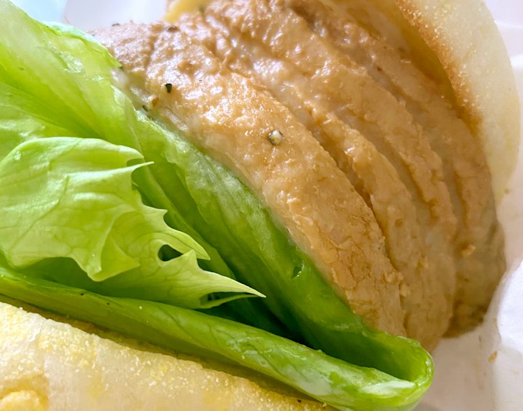 やわらか〜い豚バラチャーシューのサンドイッチで朝から元気100倍！