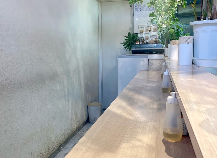 2年がかりでやっと借りられたという店舗。客席は全5席だ。