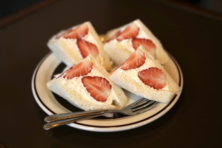 山が4つ仲良く並んでいるように見えたので「もしかして店名にちなんで山を意識されているんでしょうか？」と尋ねてみたが、特段そういうわけではないようだった。いずれにせよ美しい。