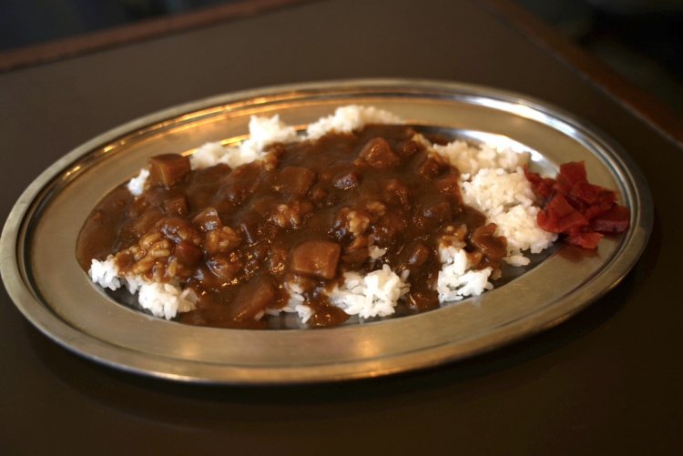 ご飯の上全体にルーがかけられている。カレーを食べる時に、ついついご飯を余らせがちな筆者にはありがたい。
