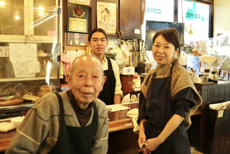 左から山下椋司さん、友野陽哉さん、黒澤裕子さん。