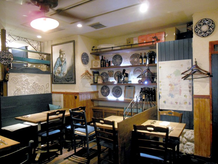 オフィシャルホームページからオンラインで、ランチタイムのコース料理や席のみの予約ができる。