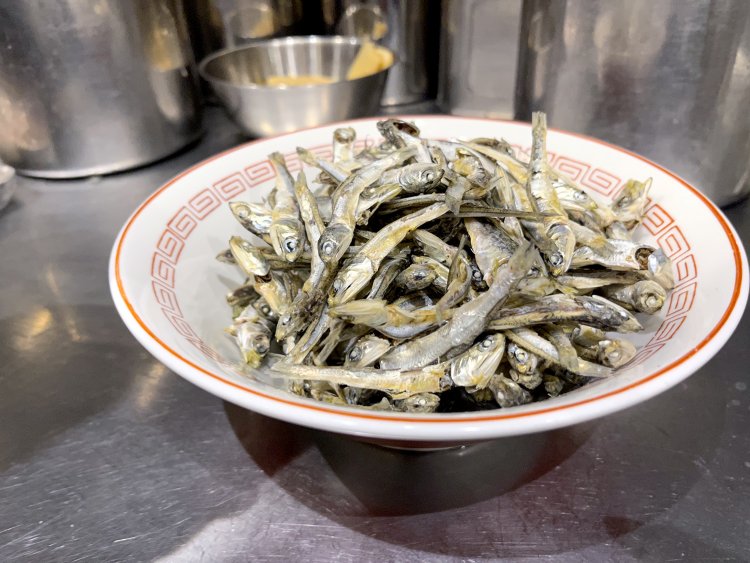 力強い旨味の煮干しを使用。