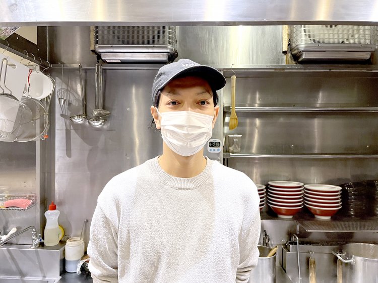 オーナーの村治亮介さん。