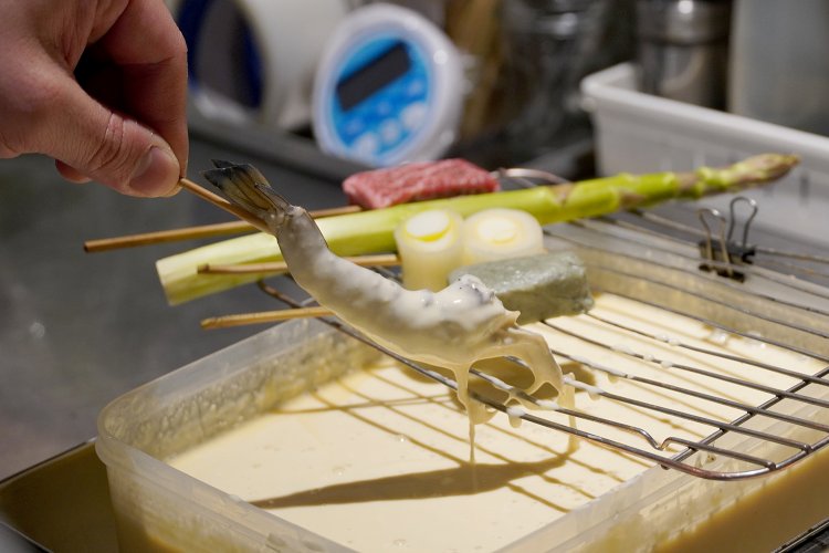 タッパーに入っているのが練り粉。バッター液ともいう。