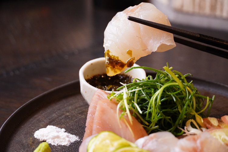 刻んだ昆布が入った特製醤油。