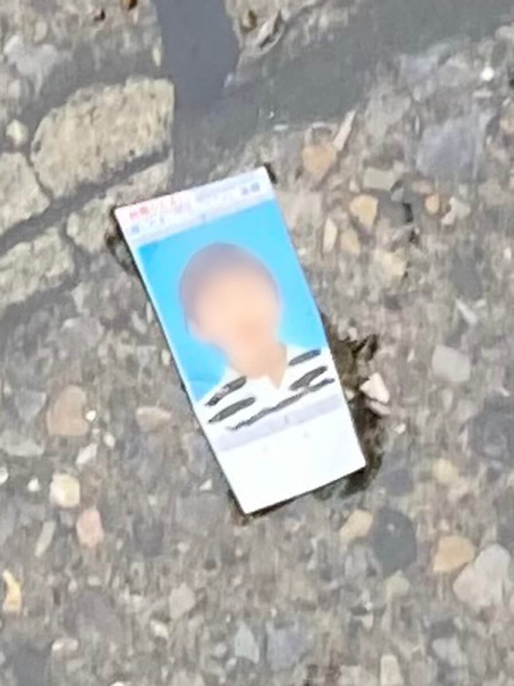 写真の主は少年のようである。何に使う予定だったのだろうか。