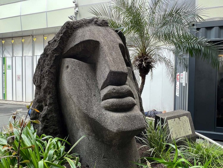 南口のモヤイ像は、ハチ公に次いで有名な待ち合わせ場所だった。