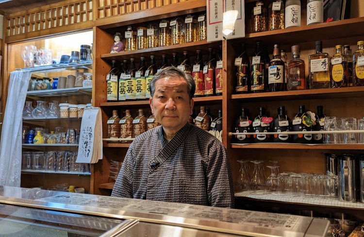 三代目店主の山本みねおさん。出身地は熊本県の水前寺だ。