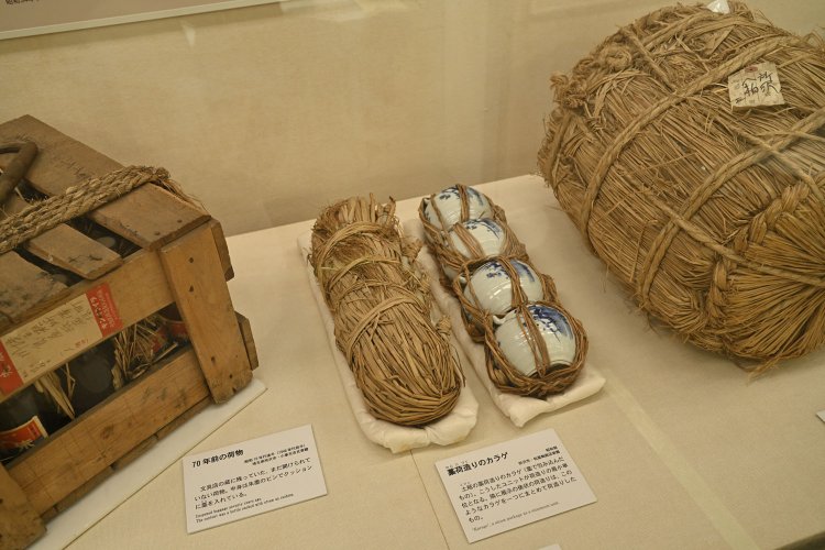陶磁器の荷造りは、江戸時代から1970年代まで藁を使っていた。