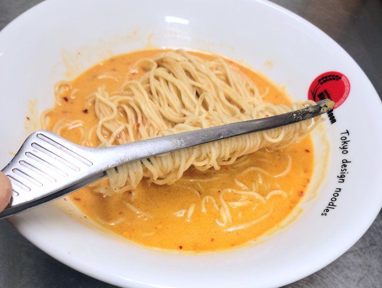 ゴマの濃厚さと芳醇な香りが混ざり合う担々麺。