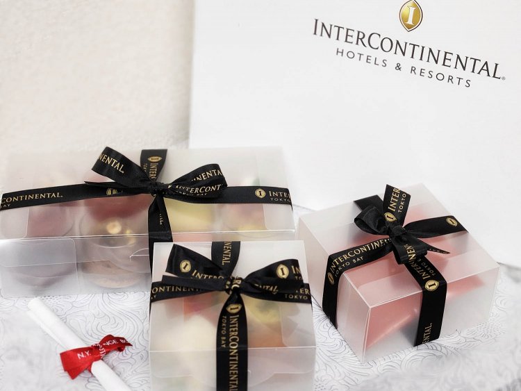 ストロベリーアフタヌーンティーBOX 3996円。※期間限定2023年3月1日(水)～5月31日(水)