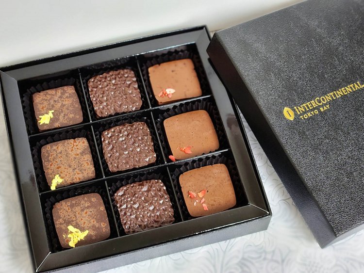 ボンボンショコラアソートボックス9個入り 4320円。