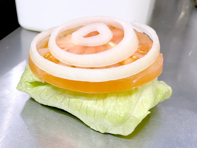 生のタマネギも美しくON。