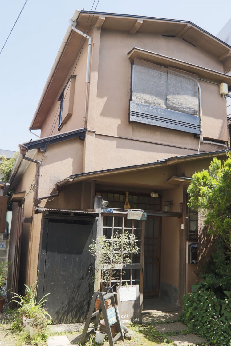 推定築80年以上で、かつて三味線や小唄のお師匠さんが暮らした家。