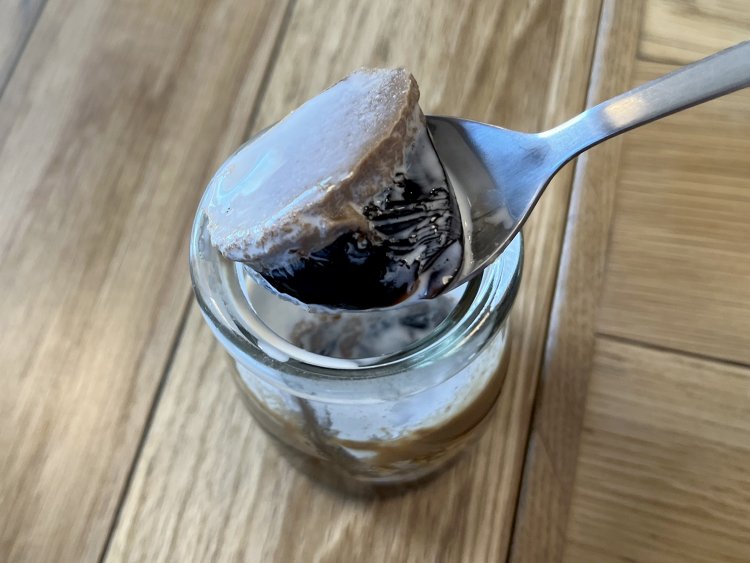 ブラックコーヒーとミルキーなコーヒーが層になったゼリーはあっさりとした甘みに満足。
