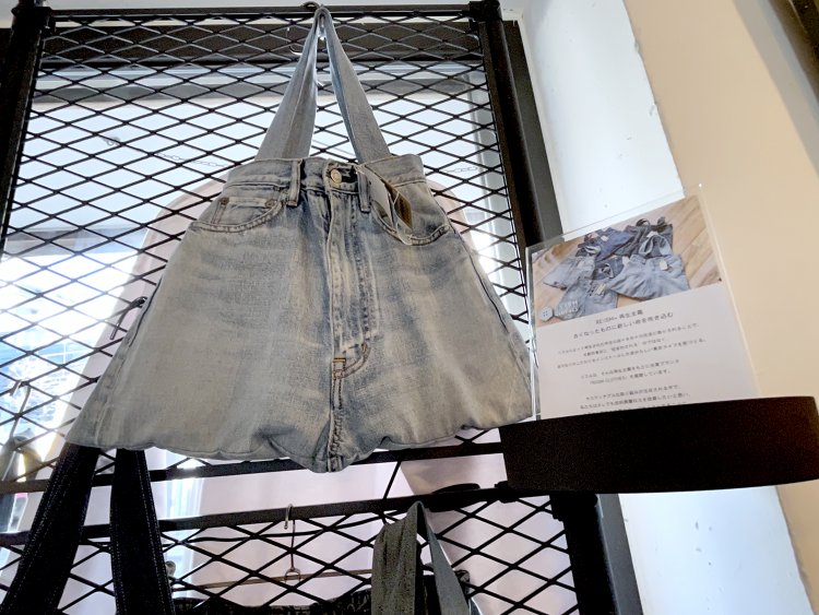 社員から集めた着なくなった洋服をリメイクして作ったデニムのトートバッグ。限定6品。