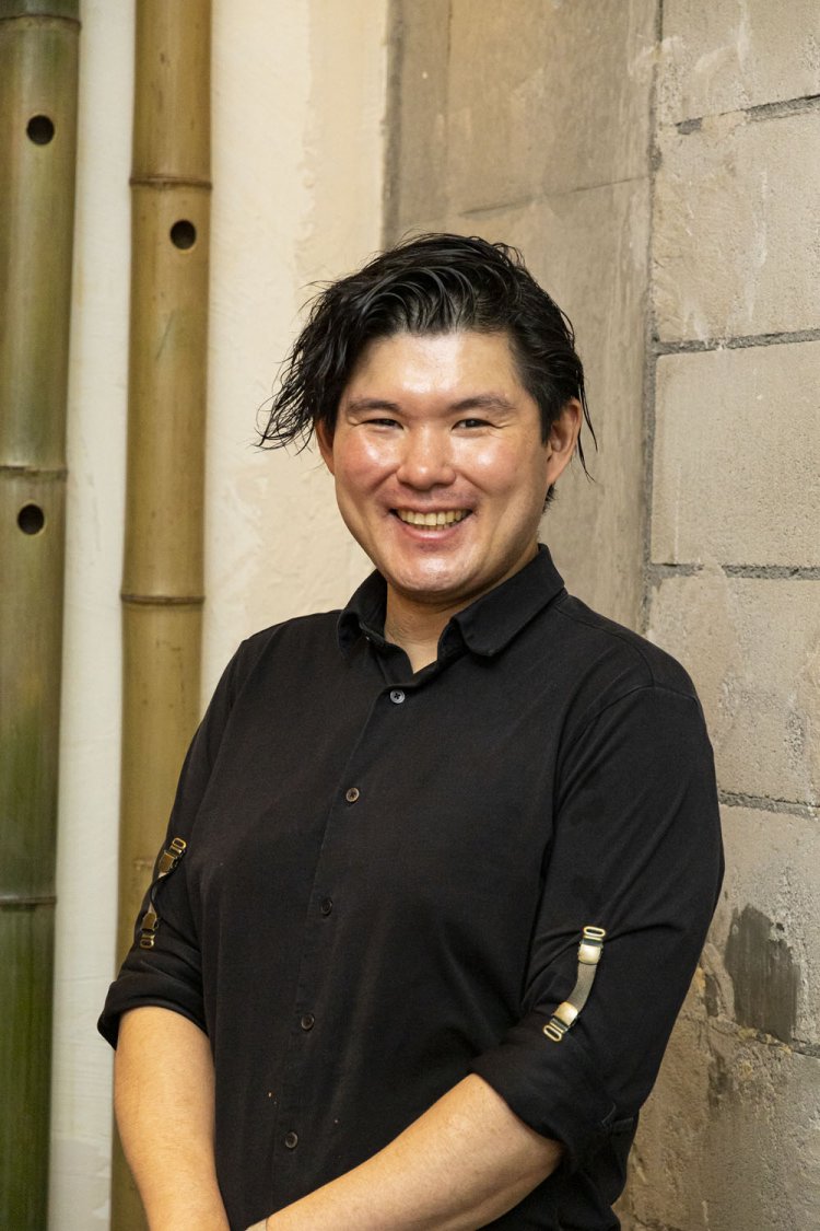 店主・重盛朋海（ともみ）さん。「ポン酢も醬油麴も自家製。うちならではの味を大切にしてます」。