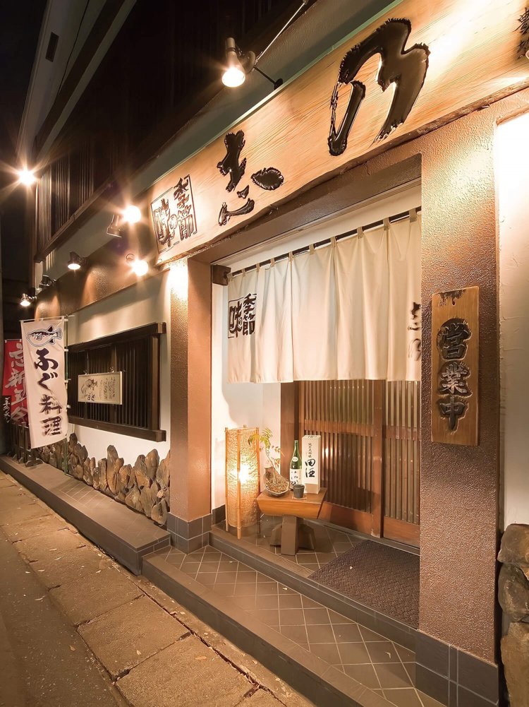 重厚感と趣ある店構えに心落ち着く。