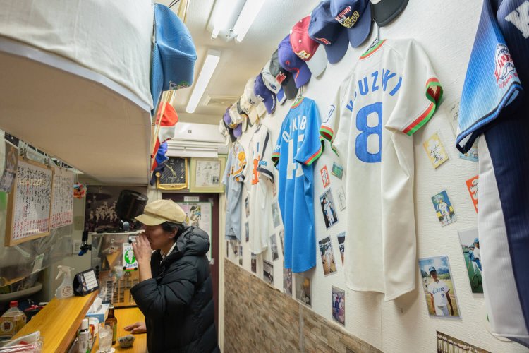 『立ち飲みスタジアム なべちゃん』。