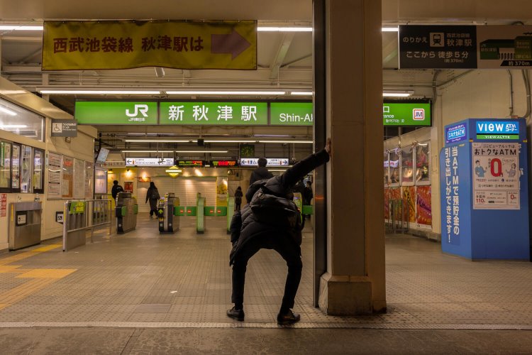 ゴールの新秋津駅。「へべれけロードは想像以上に手強かった。もう、飲めません……」。