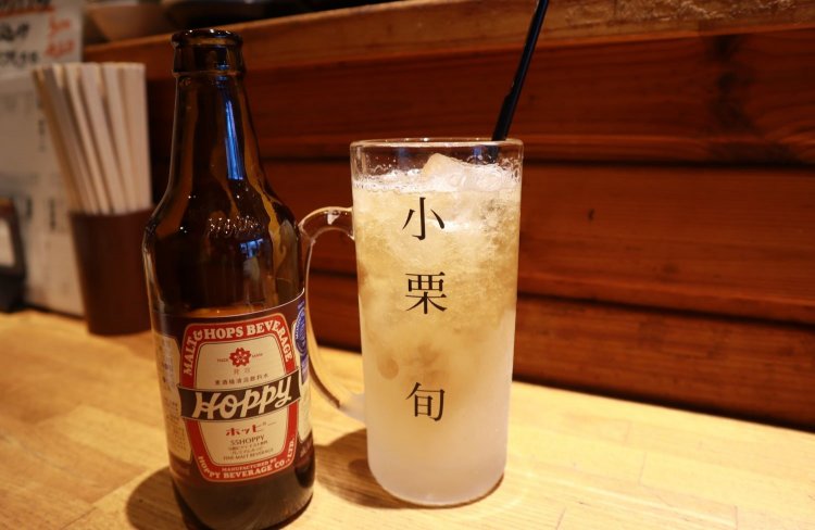 ジョッキには有名人の名前が刻まれている。ちなみにこのときは、彼だった。