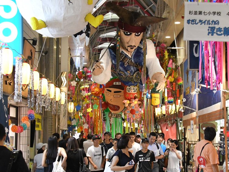 昭和29年から続く、伝統のハリボテが迫力の七夕まつり。