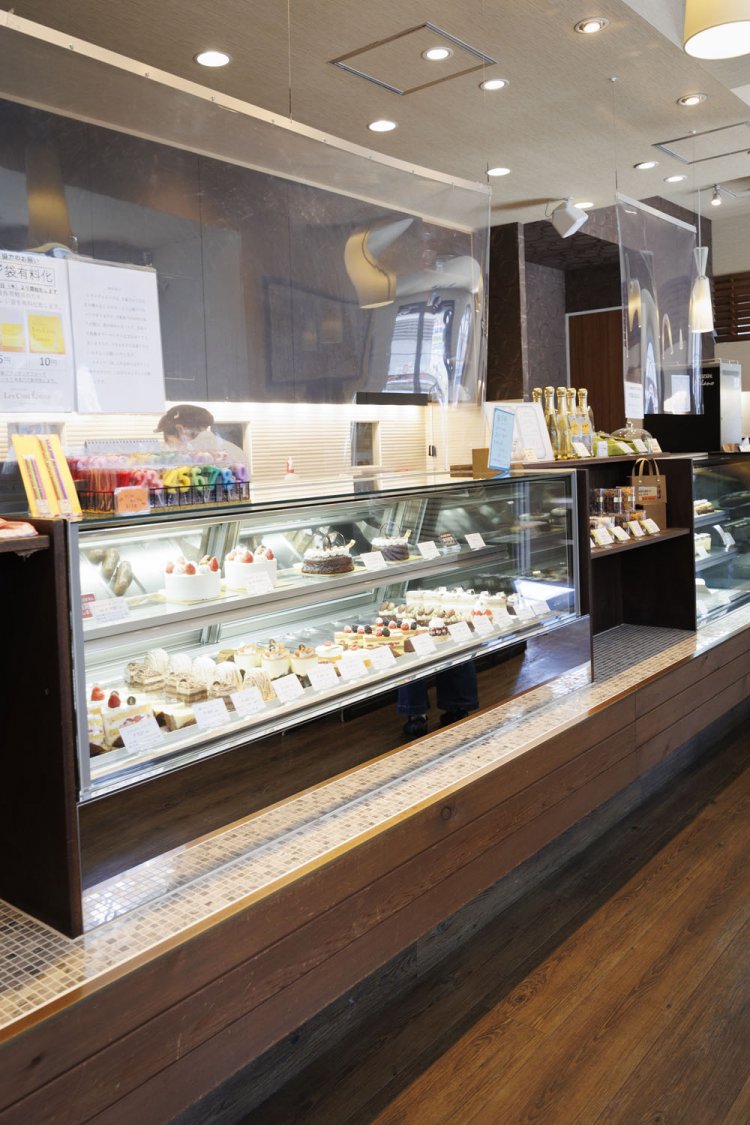 店内にはイートインスペースも。僕のチーズケーキは香りのいいコーヒーや紅茶ともよく合う。