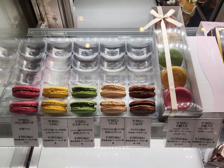 マカロン5個入り2350円。