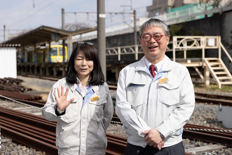 お話を伺ったのは、鉄道部長の北原幸治さん（右）と鉄道部運輸課係長の松本浩美さん。