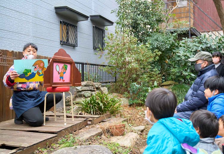 「年代物の紙芝居を使っているよ。今日は孫悟空！」