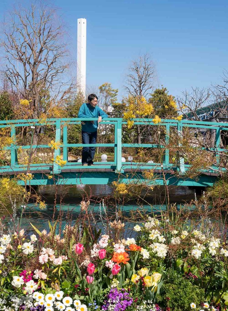 『睡蓮の庭』を彩る季節感と手が届きそうな青空の開放感の妙。「睡蓮が咲いたら、また来なくちゃね」