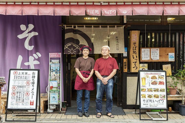 店主の篠原さんと奥さまの飛鳥さん。