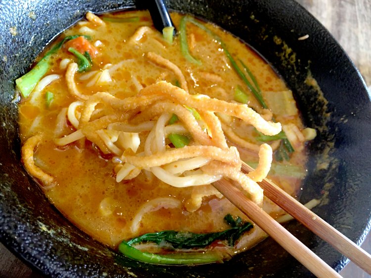 食べているうちに揚げ麺にスープが染み込んでいく。