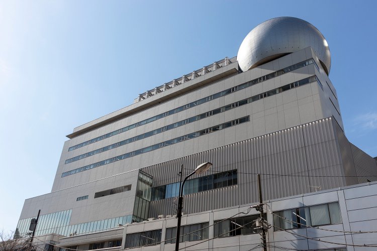 渋谷区文化総合センター大和田の屋上にある大きなドームの中がプラネタリウム。