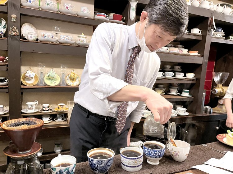 穏やかな語り口で気さくに話してくれる寺嶋さん。