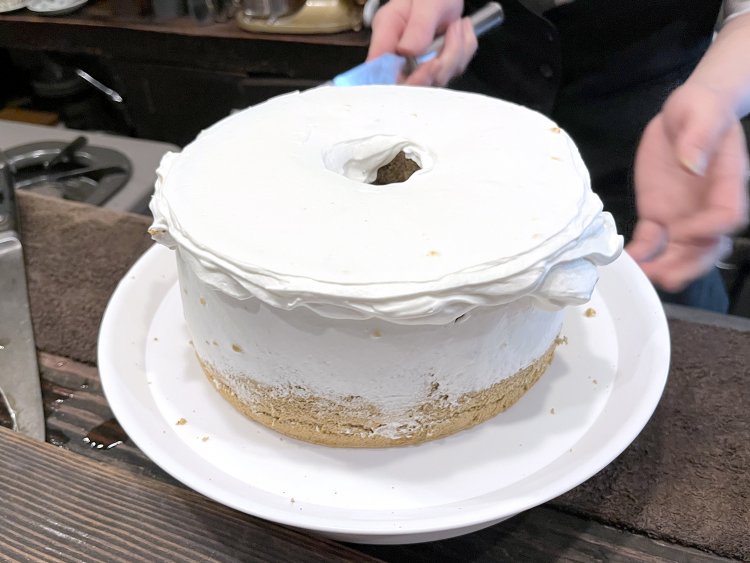 店内で手作りするシフォンケーキ。