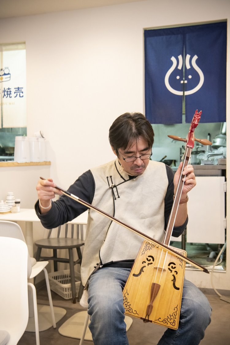 馬頭琴、難しい！音が出ない。