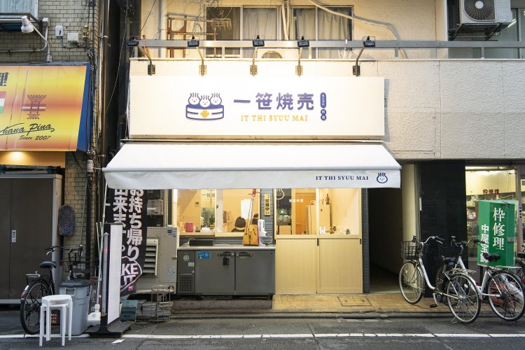 韓国料理店が多く立ち並ぶ東上野に立つ。