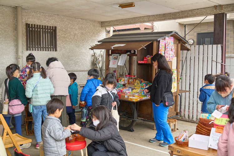 屋台は近所の大工さんが作ってくれたんだって。