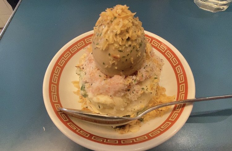 大きな半熟玉子が迫力満点！