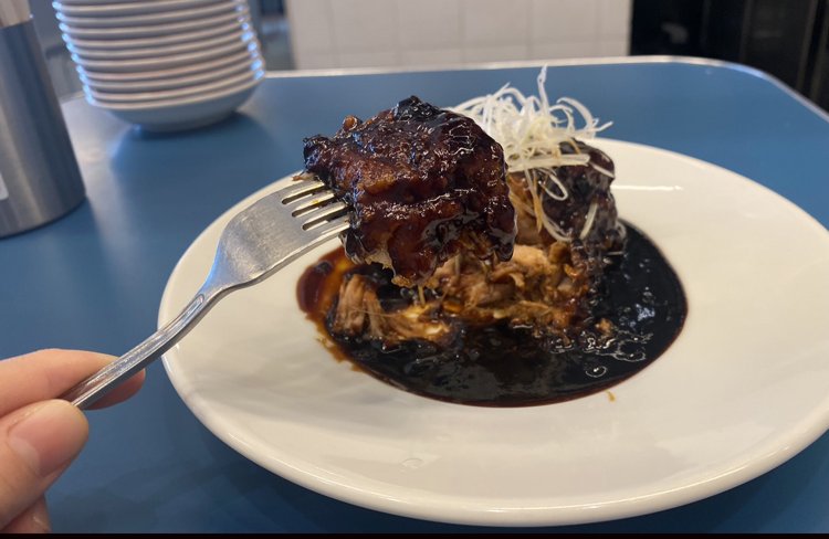 ホロホロと柔らかいお肉がやみつきになる。