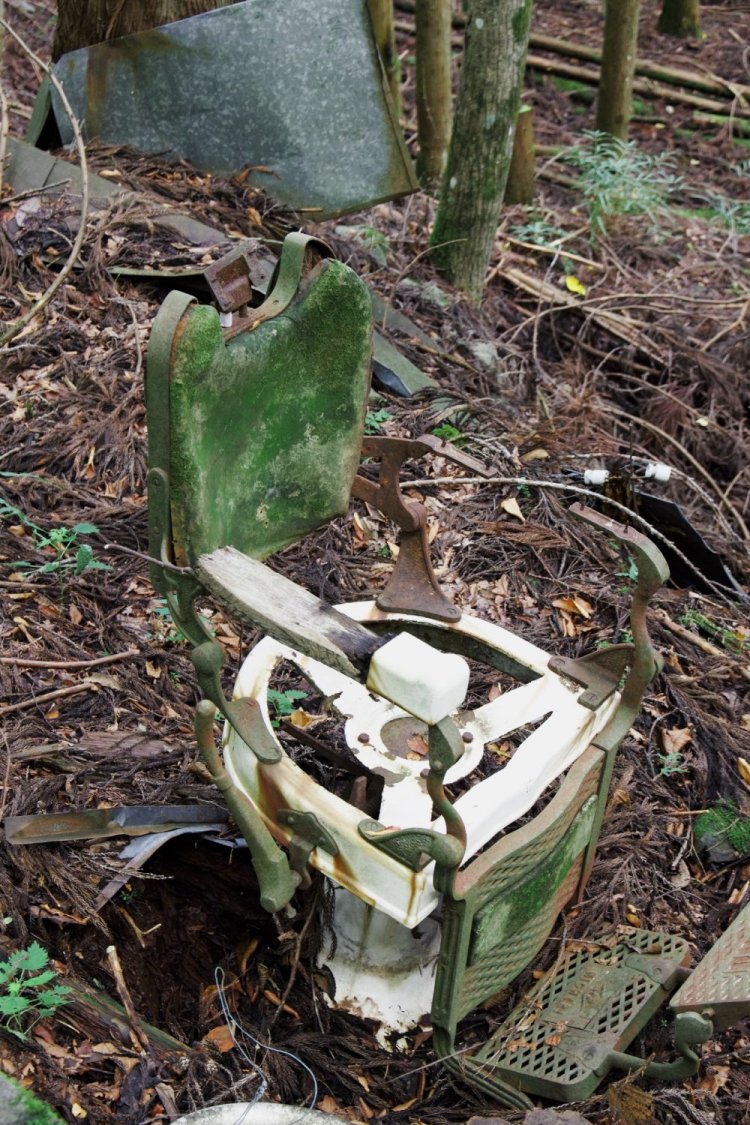 理髪店の散髪用の椅子。