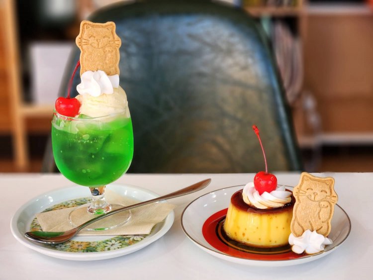 ミニクリームソーダ 400円、昔ながらのプリン 400円。