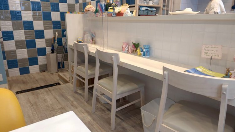 カウンター席。