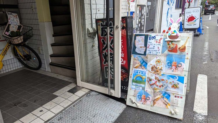 『カフェ アイナ』。